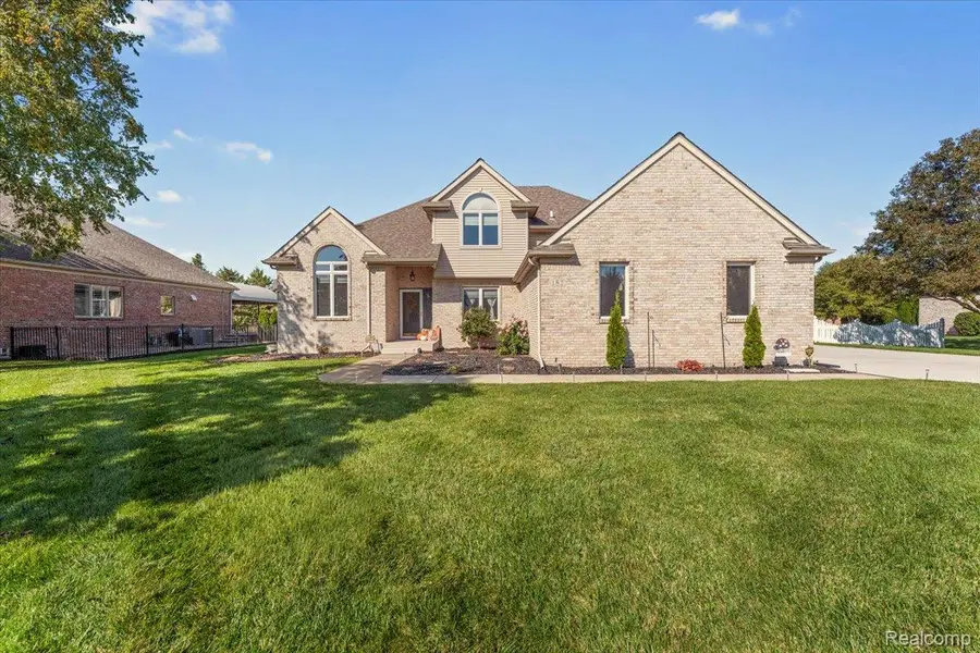 187 Golfview Way, Monroe, MI 48162 - Image #2