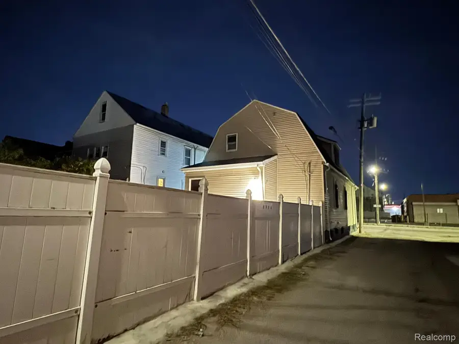 2486 Danforth Avenue, Hamtramck, MI 48212 - Image #2