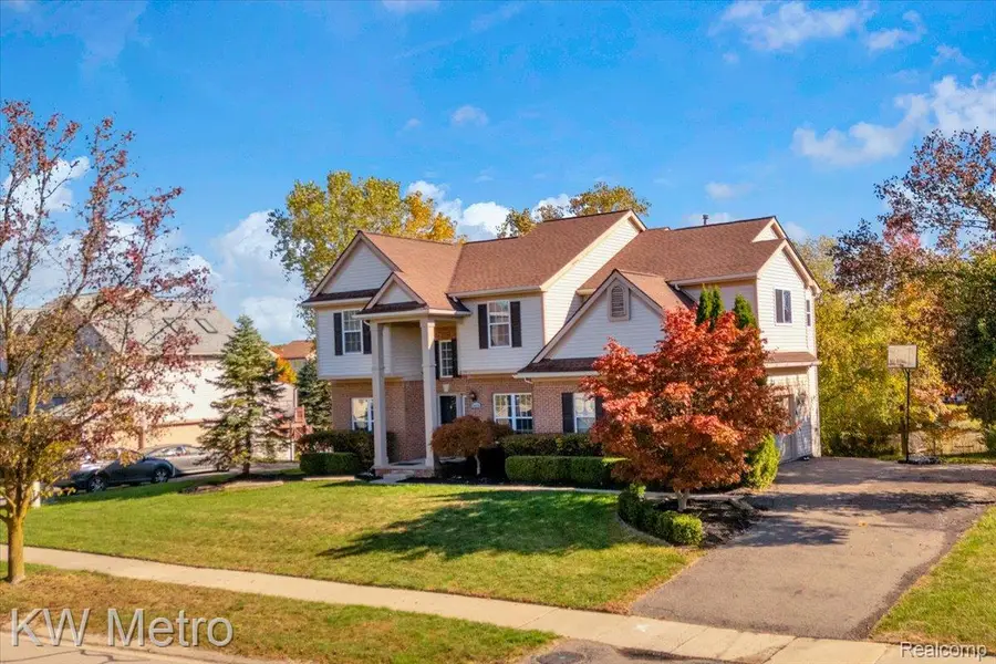 14333 Pond Bluff Drive, Belleville, MI 48111 - Image #2