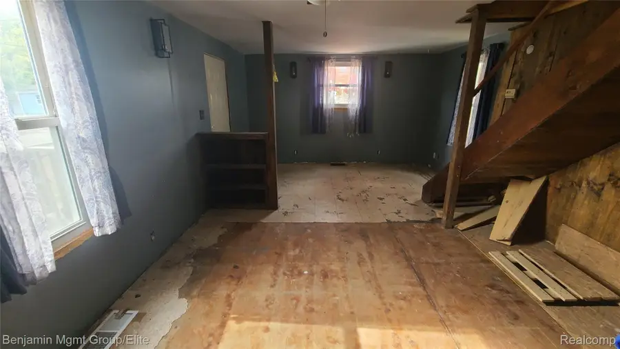 120 W Mcneil Street, Corunna, MI 48817 - Image #2