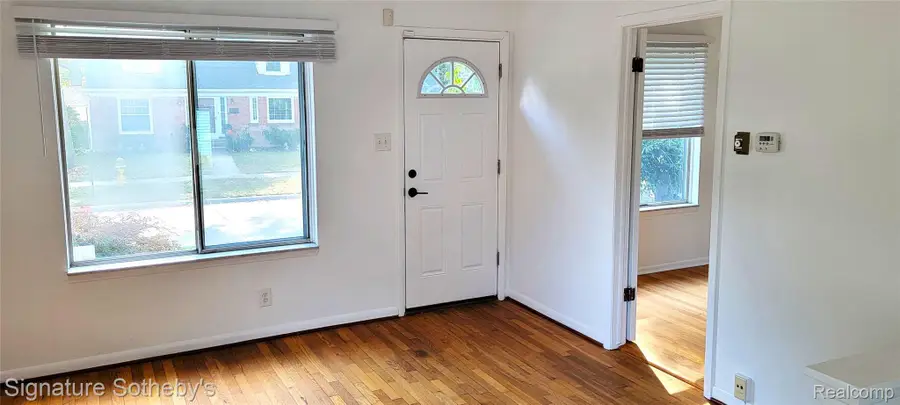 2104 Roslyn Road, Grosse Pointe Woods, MI 48236 - Image #3