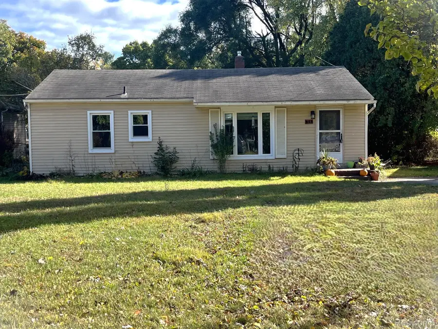 853 Merritt Avenue, Orion, MI 48362 - Image #2