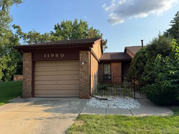 11960 E Fort Lauderdale Street, Warren, MI 48093