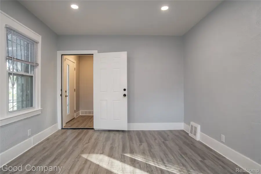 5217 Lakeview Street, Detroit, MI 48213 - Image #3
