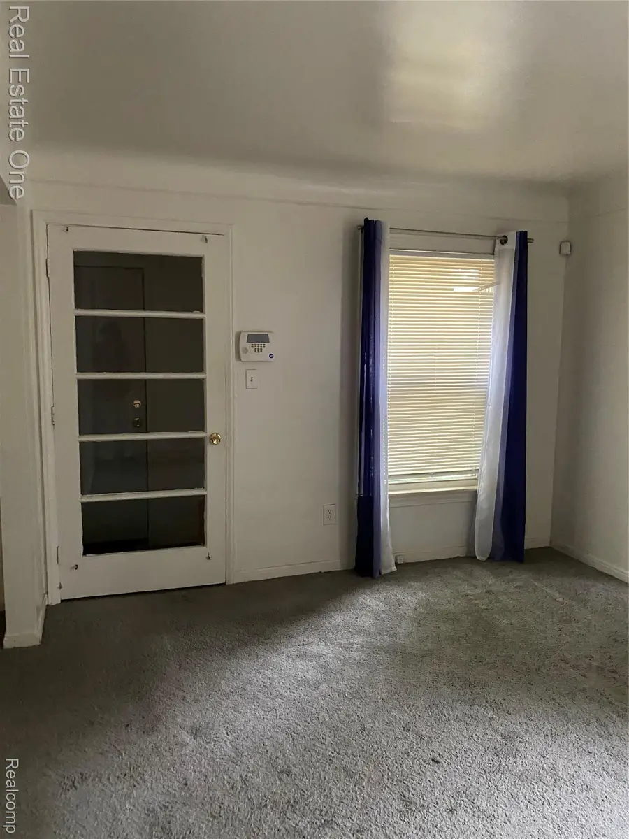 20285 Glastonbury Road, Detroit, MI 48219 - Image #2