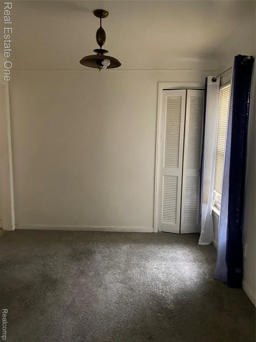 20285 Glastonbury Road, Detroit, MI 48219 - Image #3