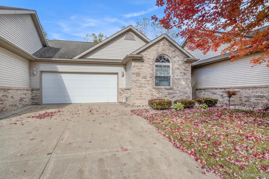 3519 Applewood Lane #4, Grand Blanc Charter Township, MI 48439 - Image #2