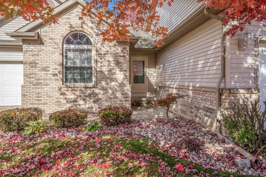 3519 Applewood Lane #4, Grand Blanc Charter Township, MI 48439 - Image #3