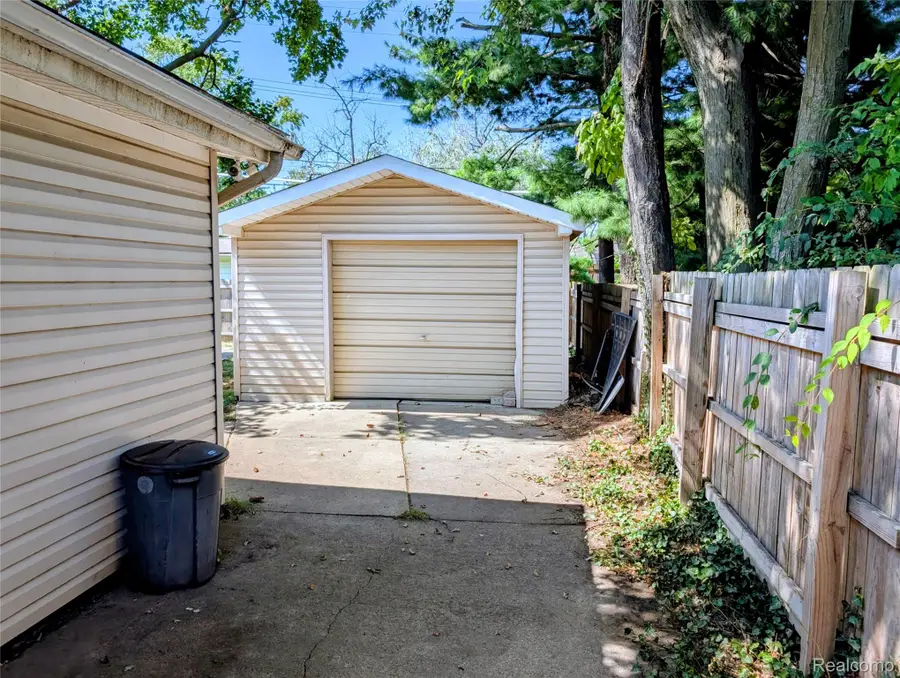 9085 Melrose Street, Livonia, MI 48150 - Image #3