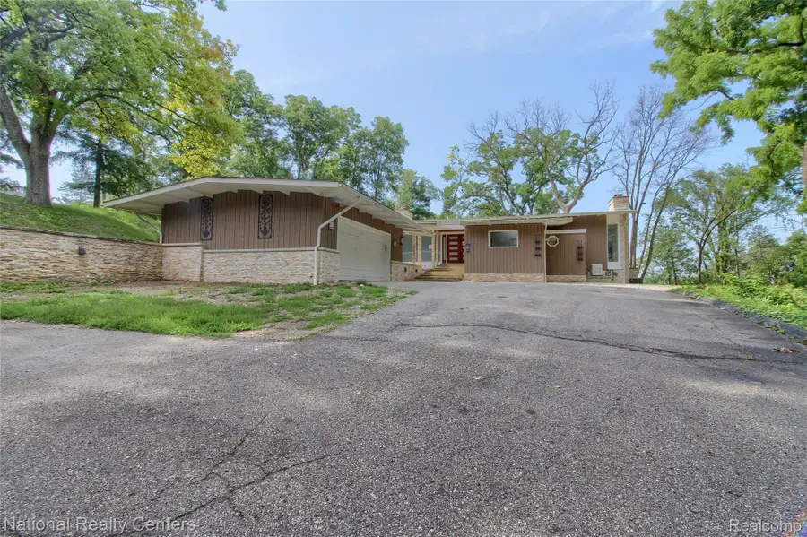 341 Corrie Road, Barton Hills, MI 48105 - Image #2