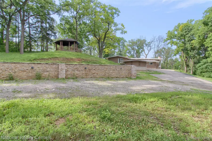 341 Corrie Road, Barton Hills, MI 48105 - Image #3