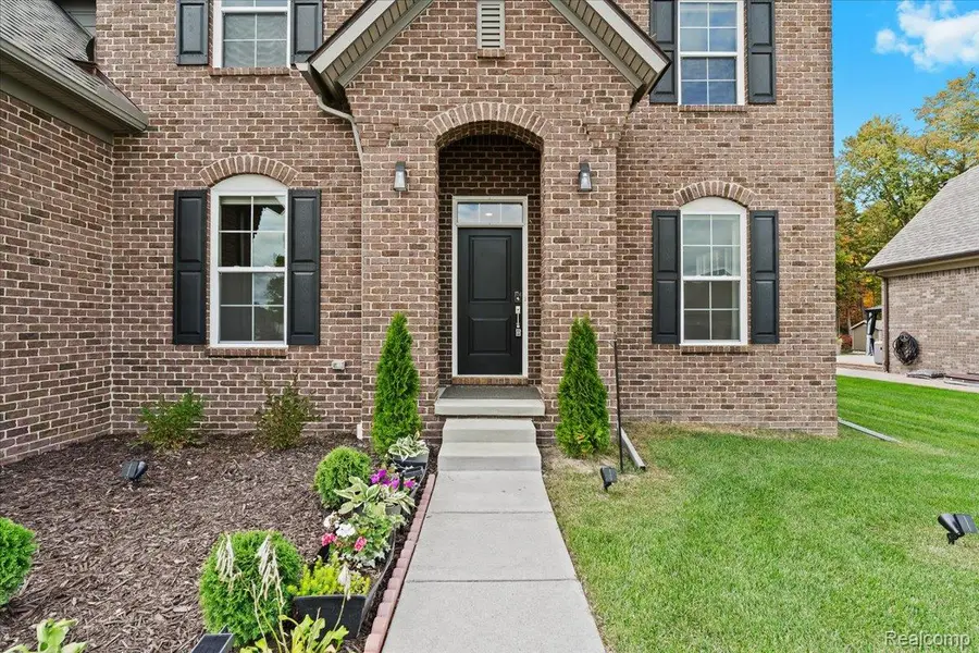 48255 Amber Lane Drive, Shelby Charter Township, MI 48315 - Image #2