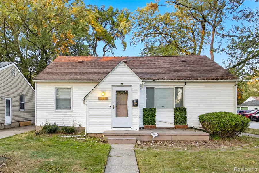 18811 Washtenaw, Harper Woods, MI 48225 - Image #2