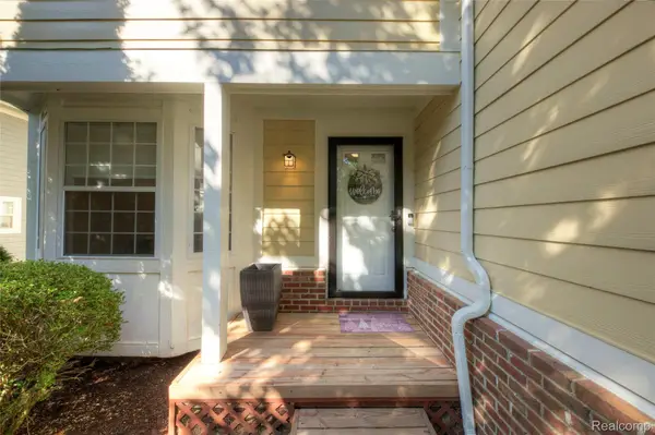 31232 Columbia Drive, Novi, MI 48377