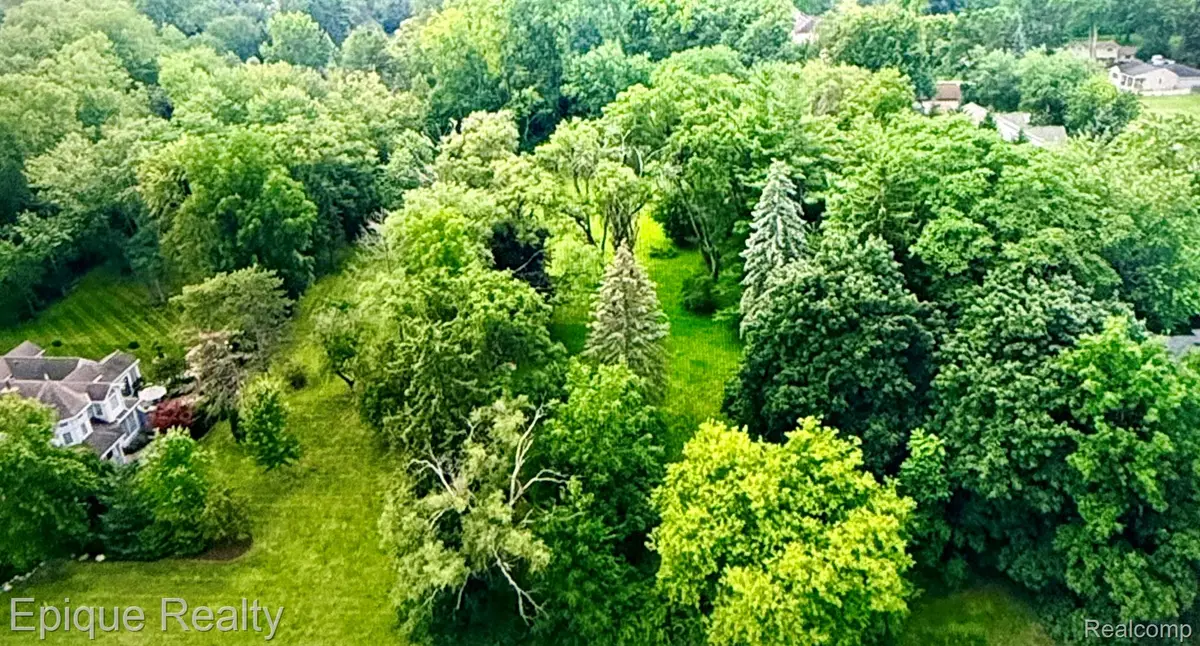 34037 W 9 Mile Road Sw, Farmington Hills, MI 48335 - Image #1