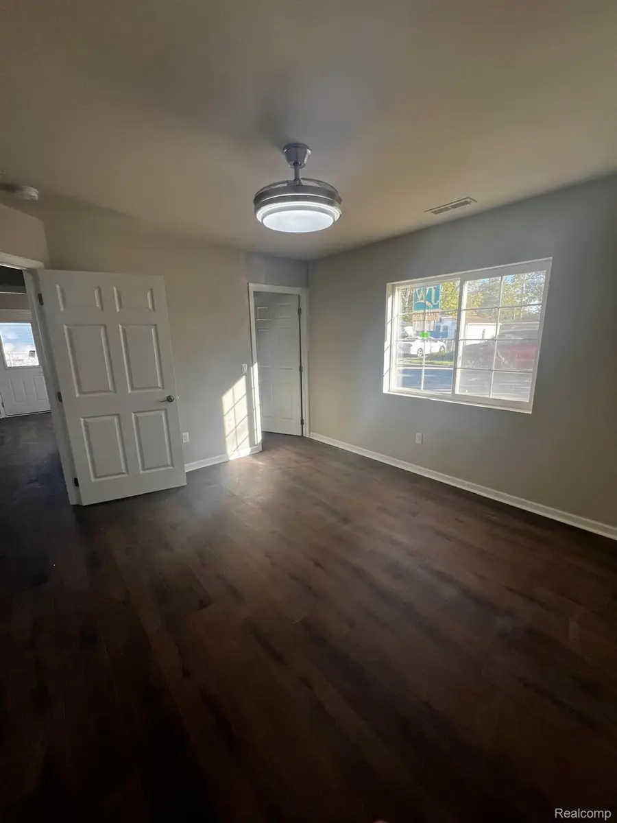 21811 Elmwood Avenue, Eastpointe, MI 48021 - Image #3