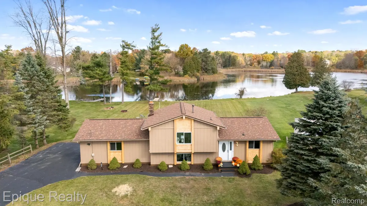 1365 Thistleridge Drive, Holly, MI 48442 - Image #1