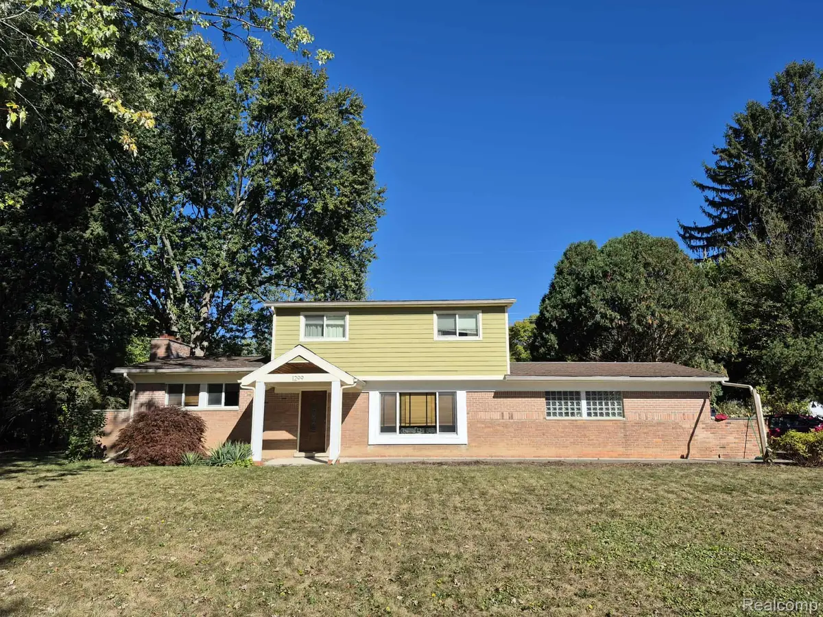 1299 Winchcombe Drive, Bloomfield, MI 48304 - Image #1