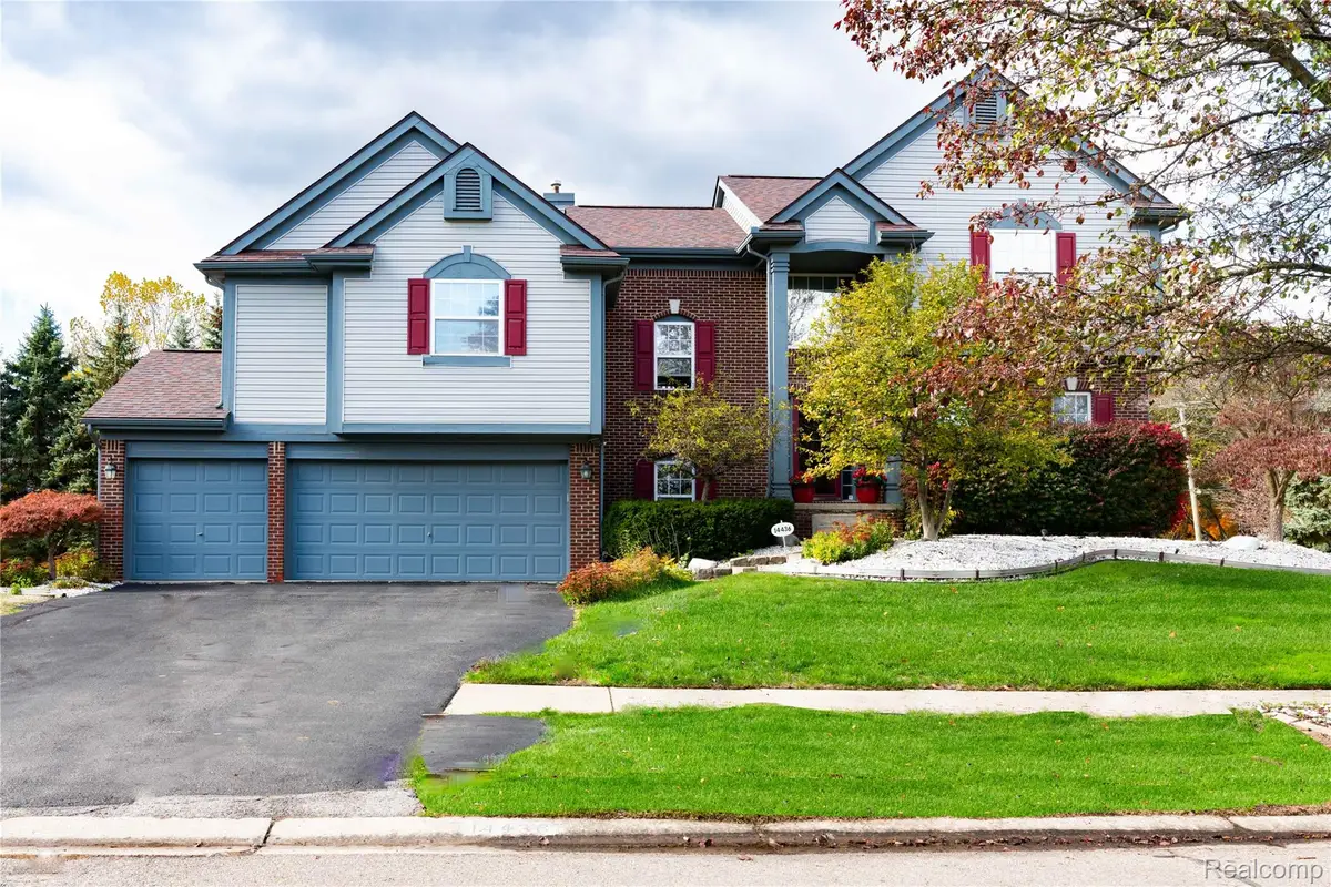 14436 Pond Bluff Drive, Belleville, MI 48111 - Image #1