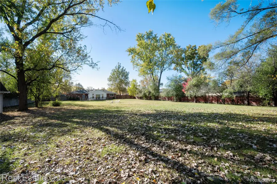 28172 W 10 Mile Road, Farmington Hills, MI 48336 - Image #2