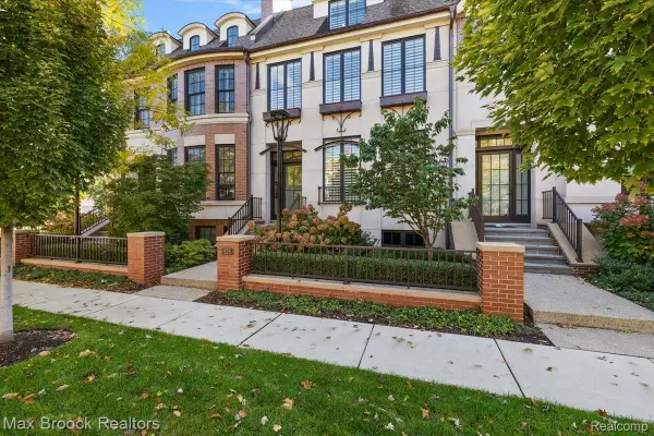 625 W Brown Street, Birmingham, MI 48009