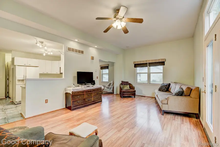 22723 Middlebelt Road, Farmington Hills, MI 48336 - Image #2