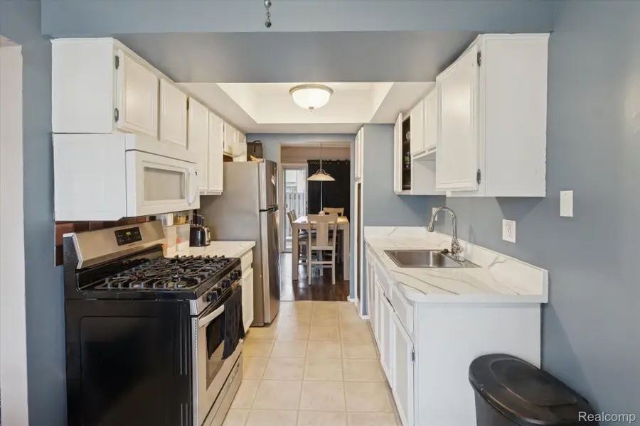 37011 Brynford Drive, Clinton Township, MI 48036 - Image #3