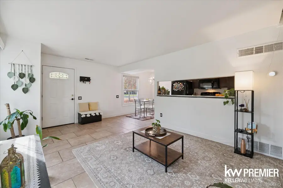 2804 Willow Court, Orion, MI 48360 - Image #3