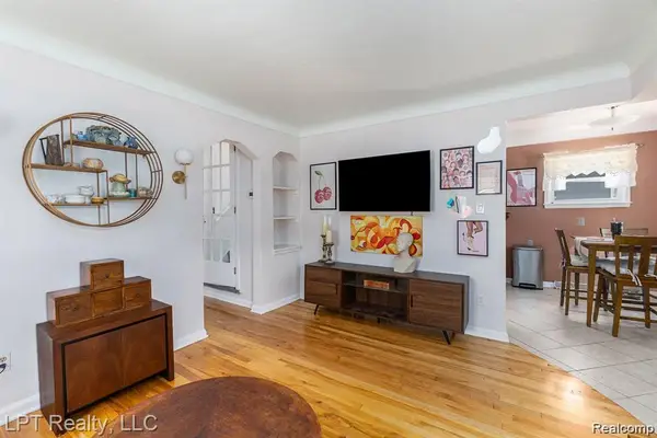 714 E 12 Mile Road, RoyalOak, MI 48073