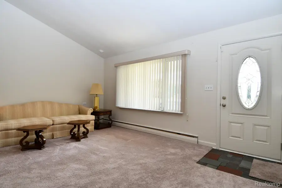 6443 Richfield Road, Flint, MI 48506 - Image #2