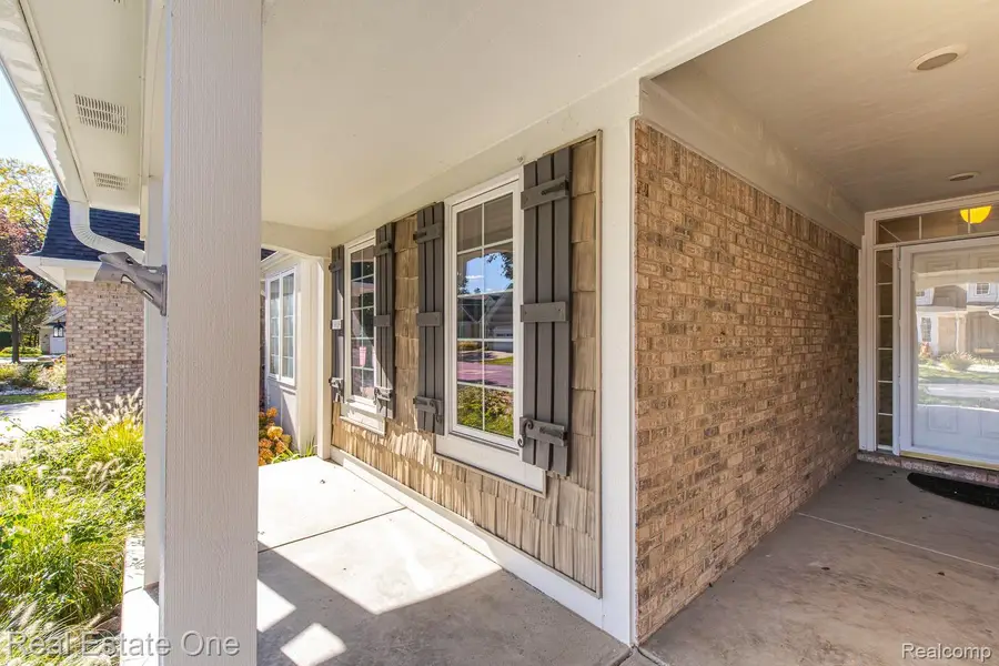 15659 Hunter Grove, Livonia, MI 48154 - Image #3