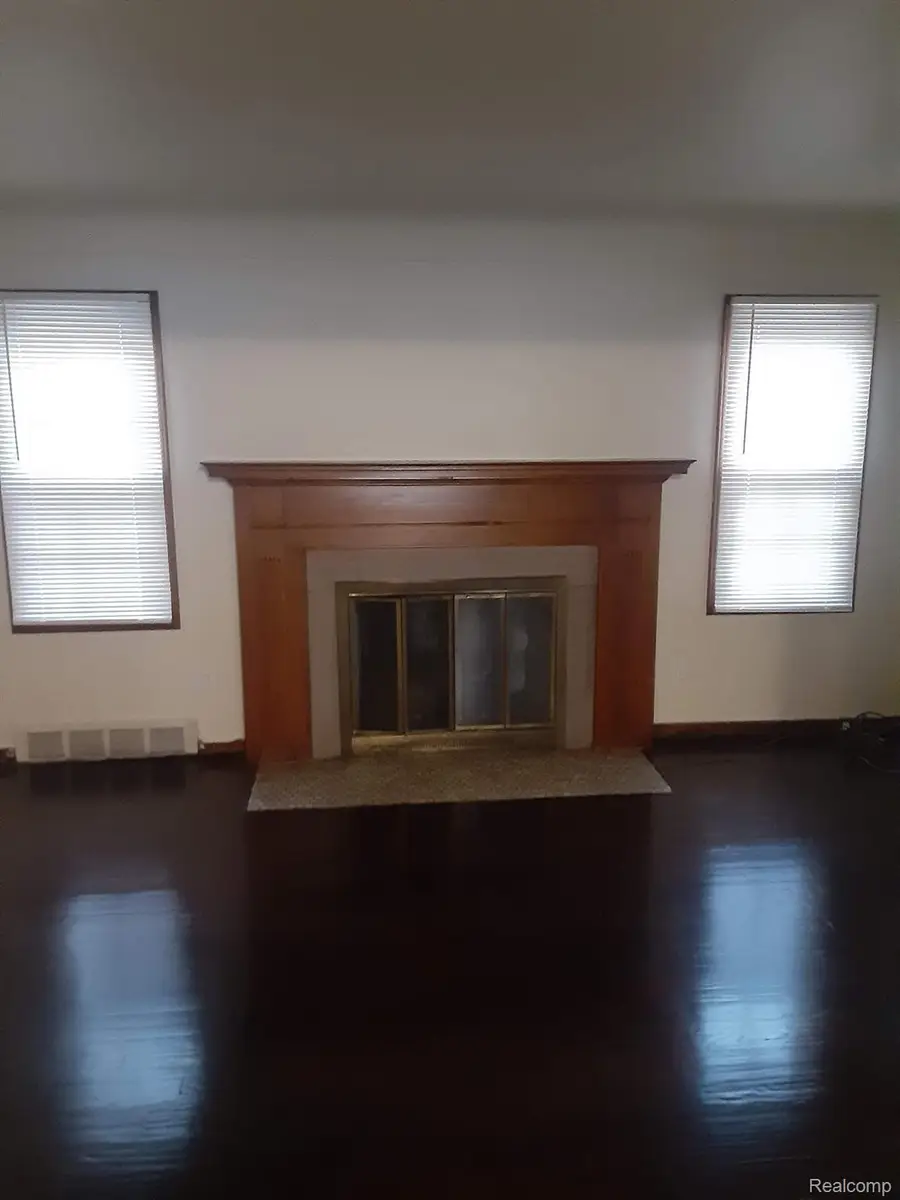 17561 Greenview Avenue, Detroit, MI 48219 - Image #3