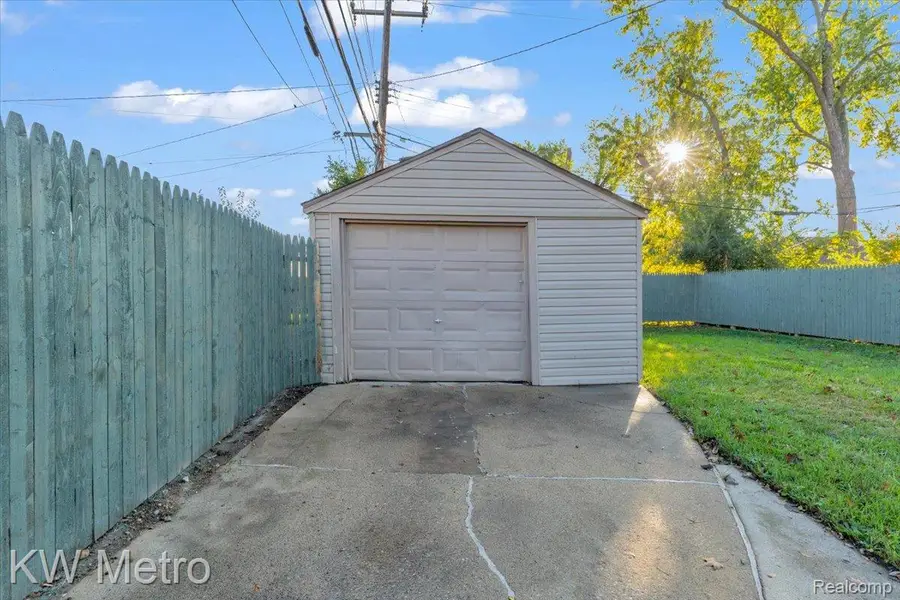 19360 Strathmoor Street, Detroit, MI 48235 - Image #3