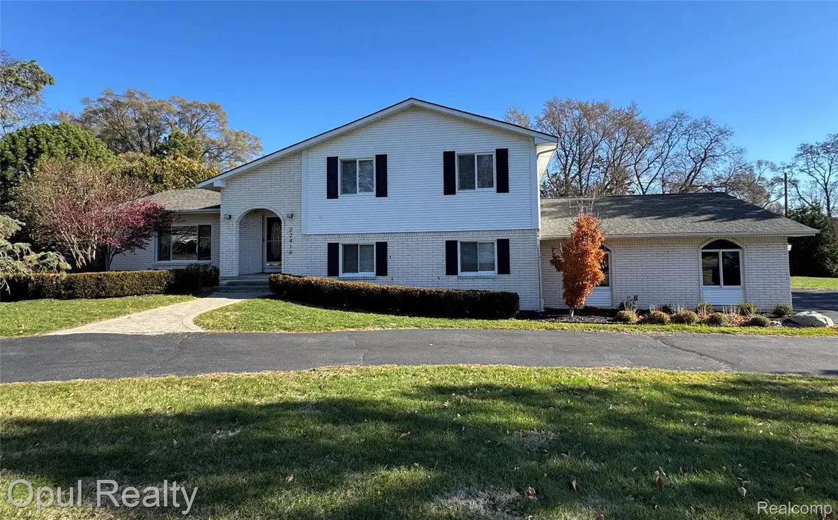 22416 Heathersett Crescent, Farmington Hills, MI 48335 - Image #1