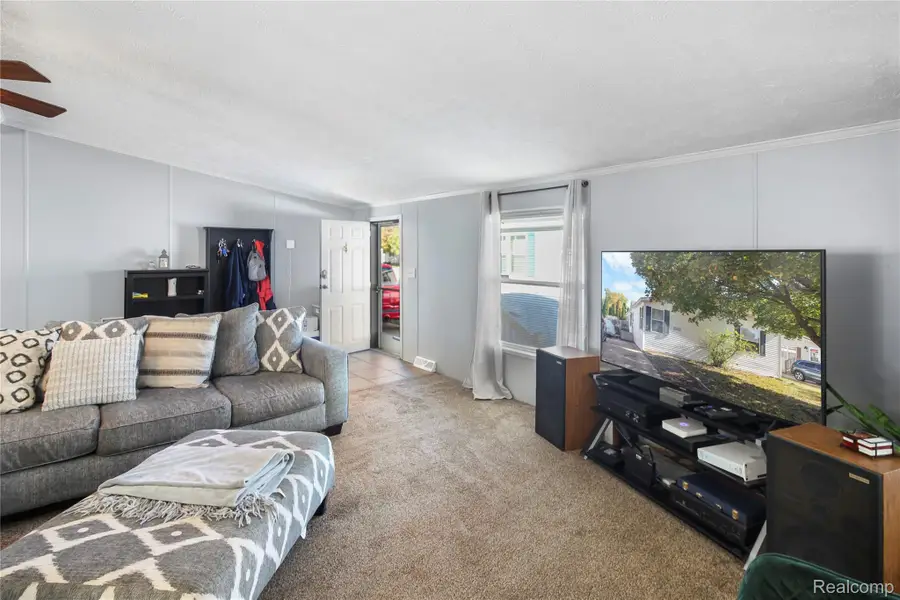 43852 Eureka Drive, Clinton Charter Township, MI 48036 - Image #2