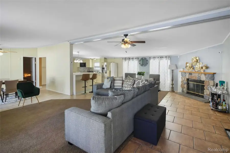 43852 Eureka Drive, Clinton Charter Township, MI 48036 - Image #3