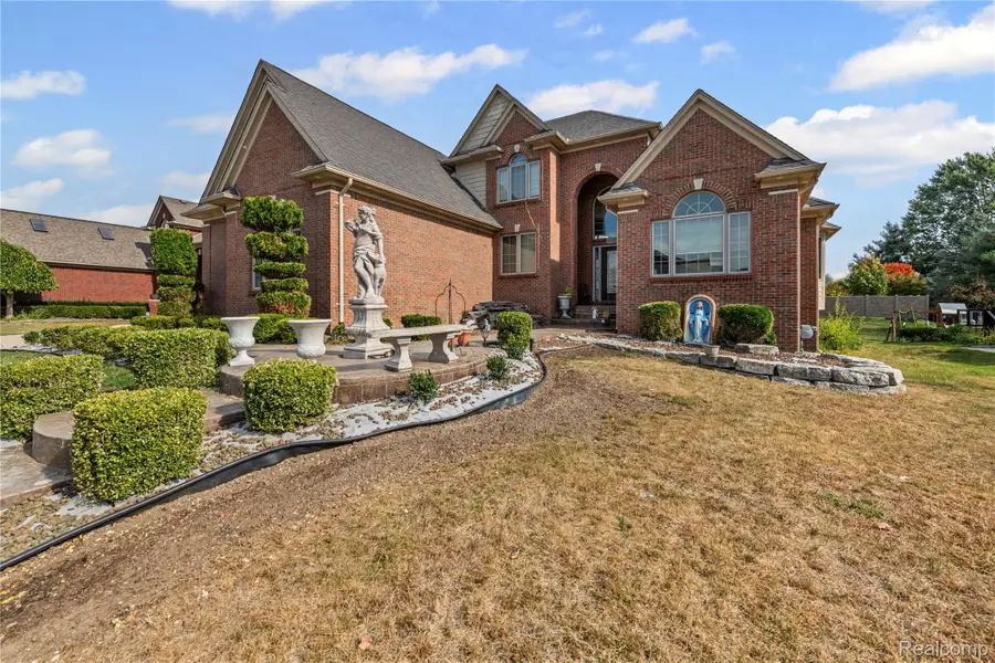 56502 Edgewood Drive, Shelby Charter Township, MI 48316 - Image #2