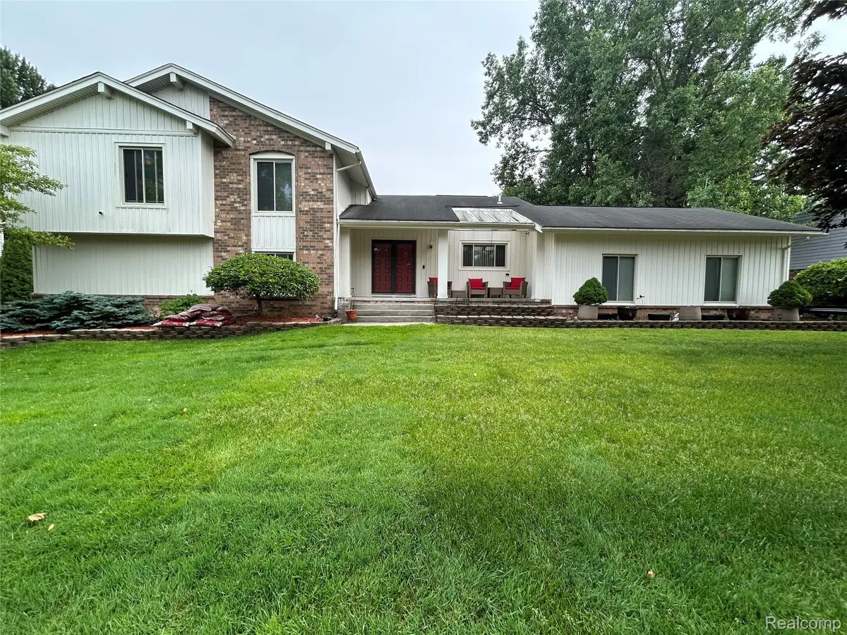 34423 Lakehurst Drive, Farmington Hills, MI 48331 - Image #1