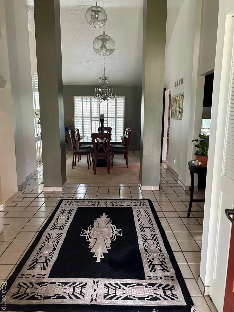 34423 Lakehurst Drive, Farmington Hills, MI 48331 - Image #2