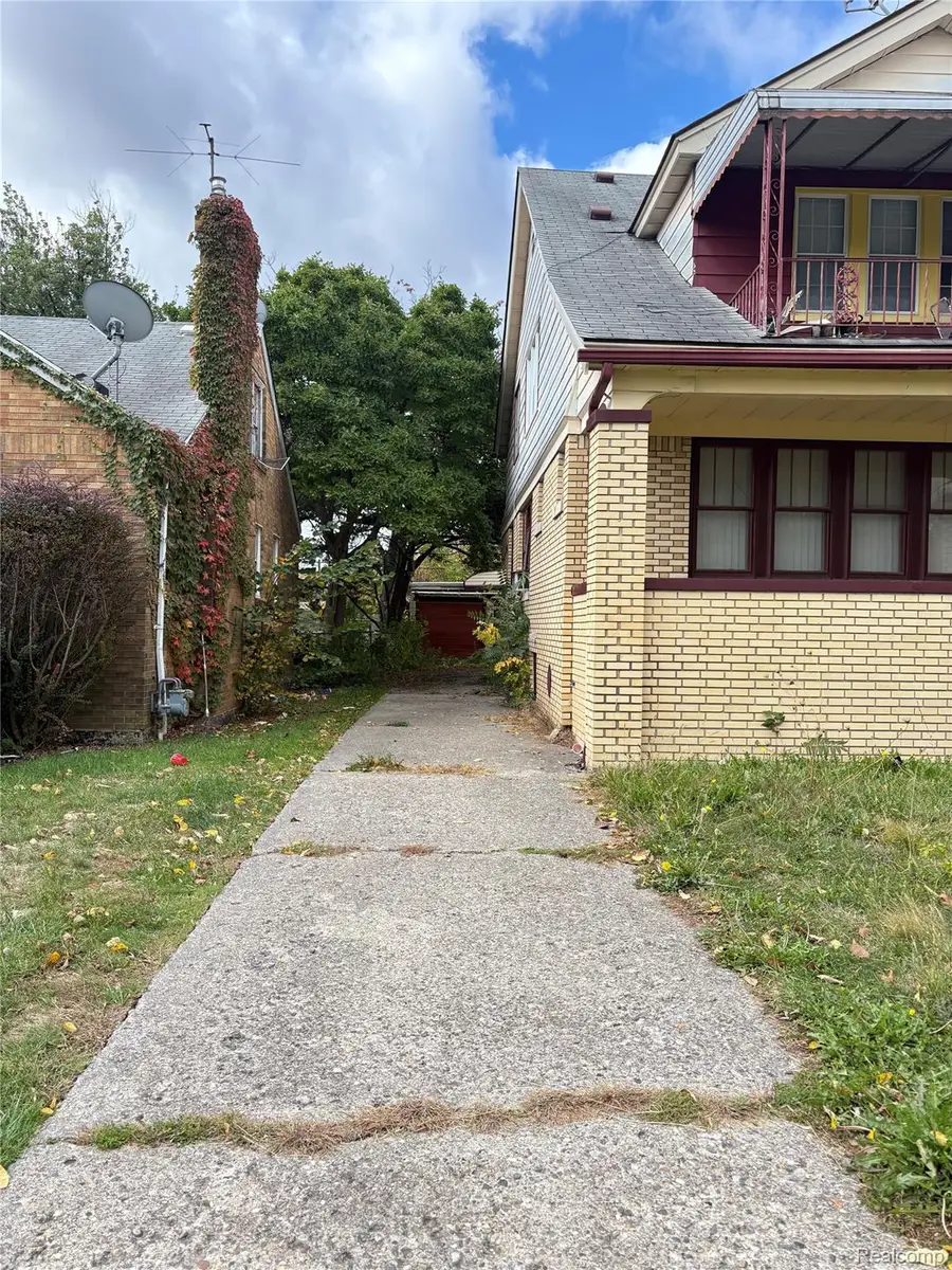 5235 Chalmers Street E, Detroit, MI 48213 - Image #2