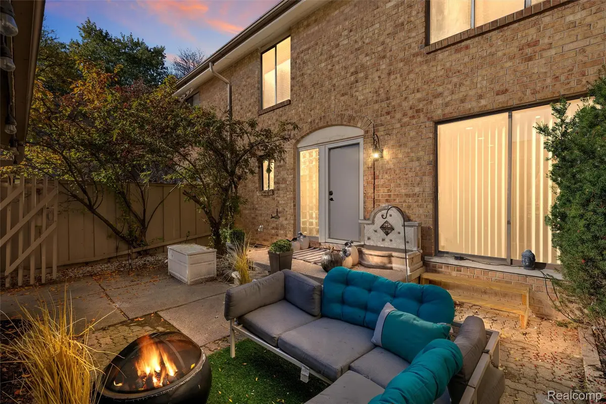 7406 Pebble Pt, West Bloomfield, MI 48322 - Image #1