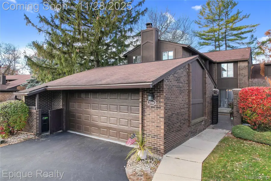 2164 Bordeaux Street, West Bloomfield, MI 48323 - Image #2