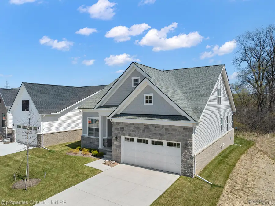5545 Helmsdale Boulevard, West Bloomfield, MI 48322 - Image #3