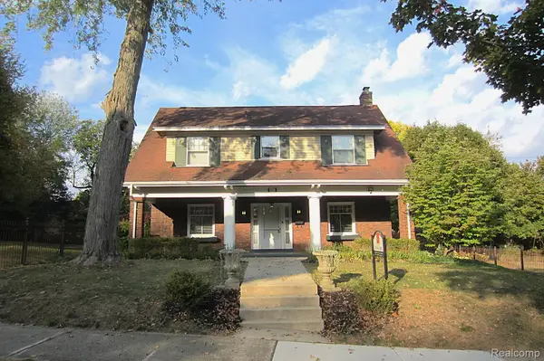 117 E Iroquois Road, Pontiac, MI 48341