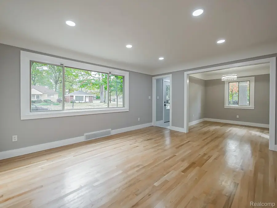 21301 Kipling Street, Oak Park, MI 48237 - Image #3