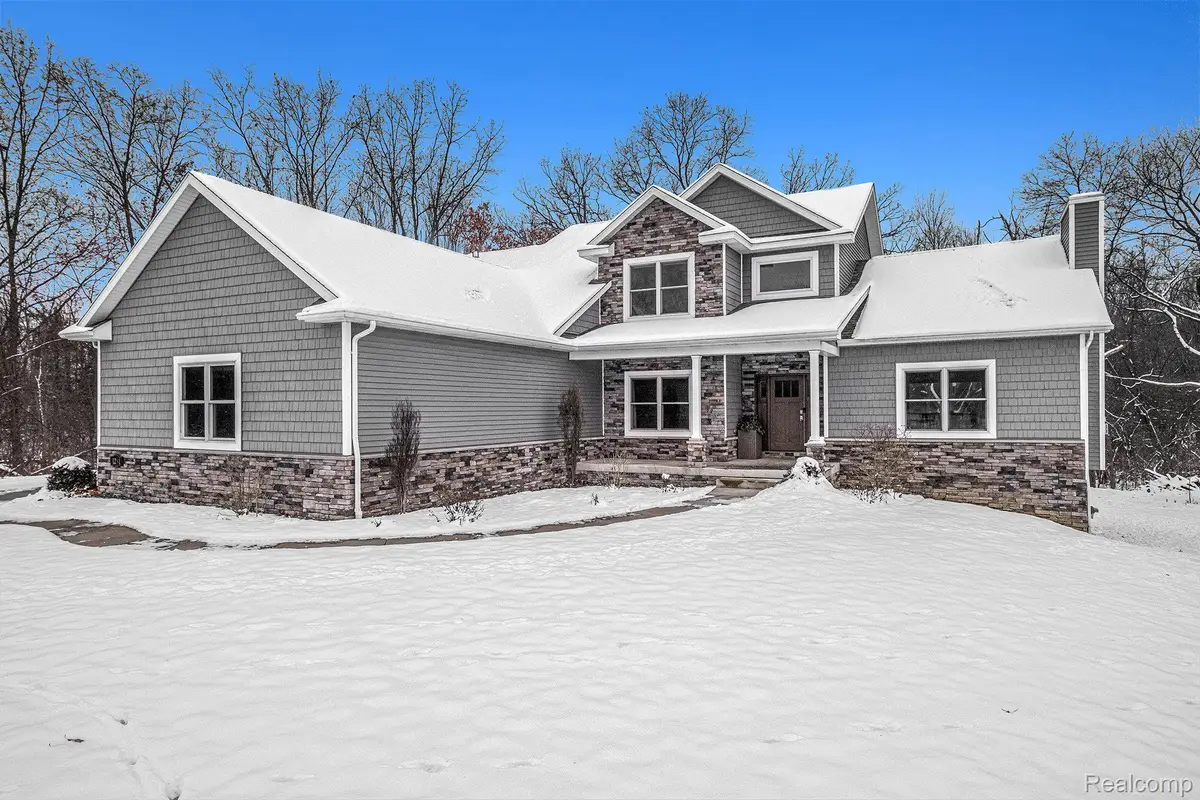 1281 Victoria Lane, Fenton, MI 48430 - Image #1