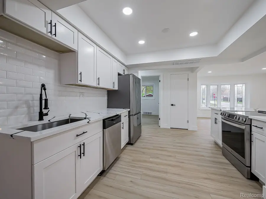 28316 Sutherland Street, Southfield, MI 48076 - Image #3