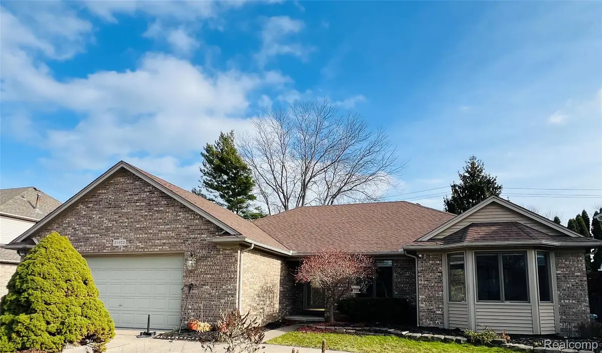 39852 Southpointe Avenue, Harrison Charter Township, MI 48045 - Image #1