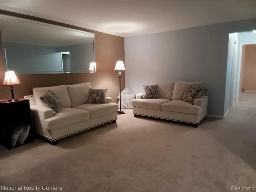 2915 13 Mile Road #406, Royal Oak, MI 48073 - Image #3