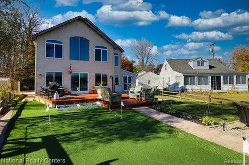 8819 Lagoon Drive, Brighton, MI 48116